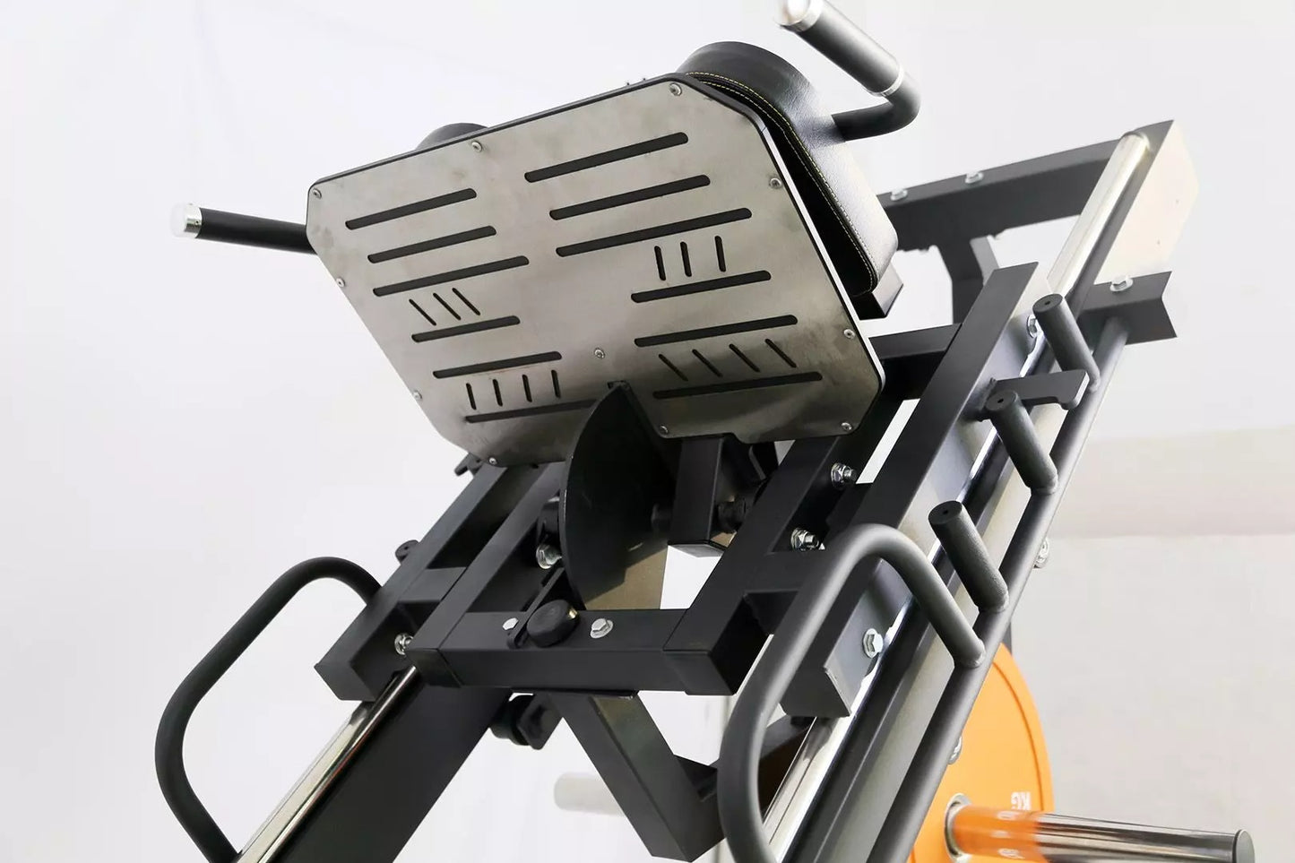 Jalkaprässi / Hack-kyykky – Recoil