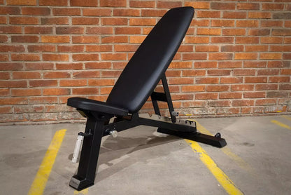 Säädettävä vinopenkki Sleek -Recoil